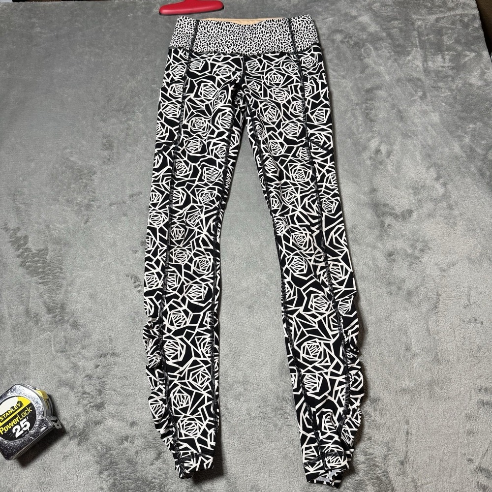 Lululemon High Times Leggings 27" Posey Black White Geometric Rose Ruched Size 2